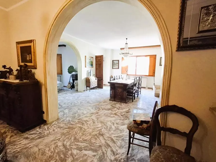 Immagine 14 di Villa in vendita  a Capannori