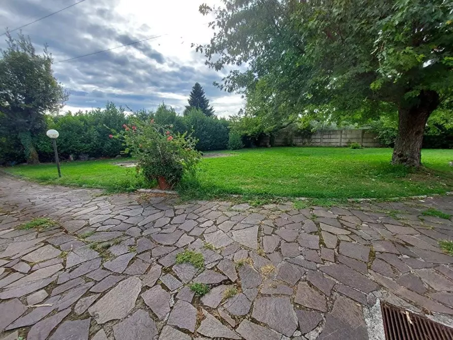 Immagine 8 di Villa in vendita  a Capannori