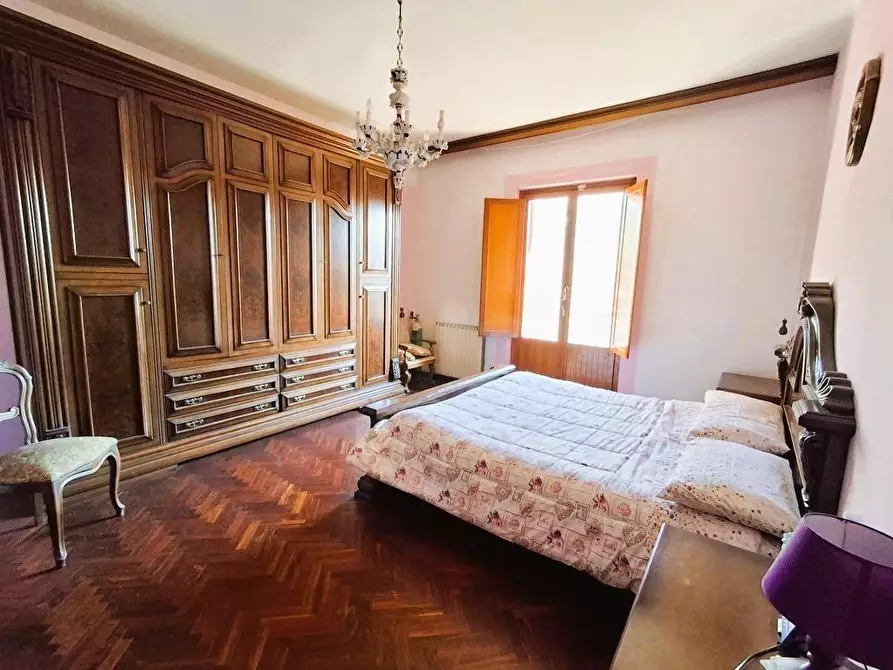 Immagine 33 di Villa in vendita  a Capannori