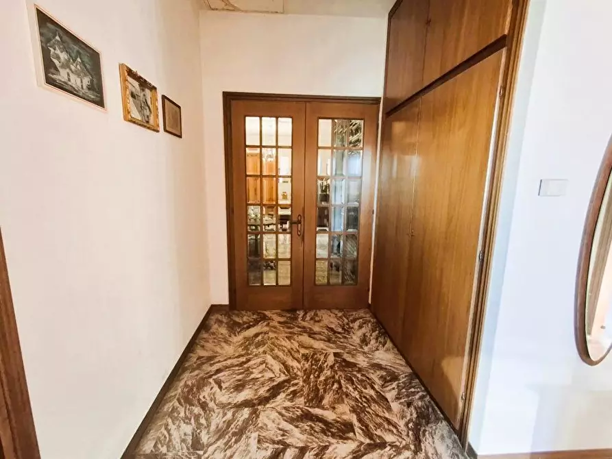 Immagine 21 di Villa in vendita  a Capannori