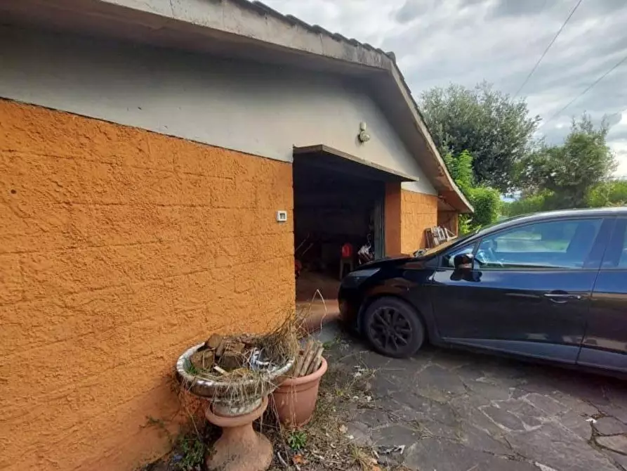 Immagine 10 di Villa in vendita  a Capannori