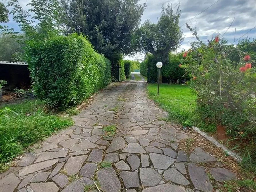 Immagine 7 di Villa in vendita  a Capannori