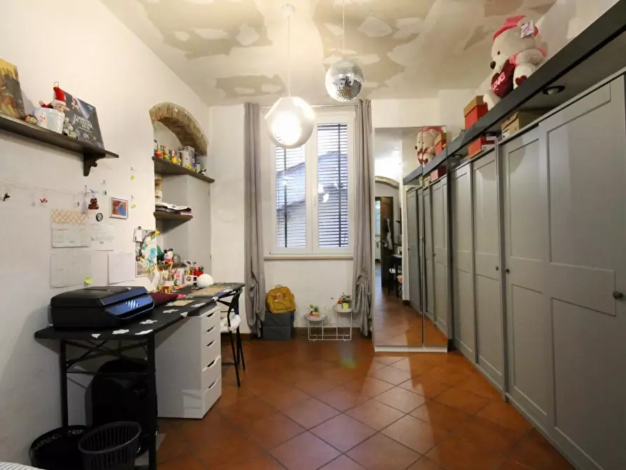 Immagine 15 di Appartamento in vendita  a Lucca