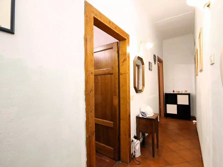 Immagine 7 di Appartamento in vendita  a Lucca