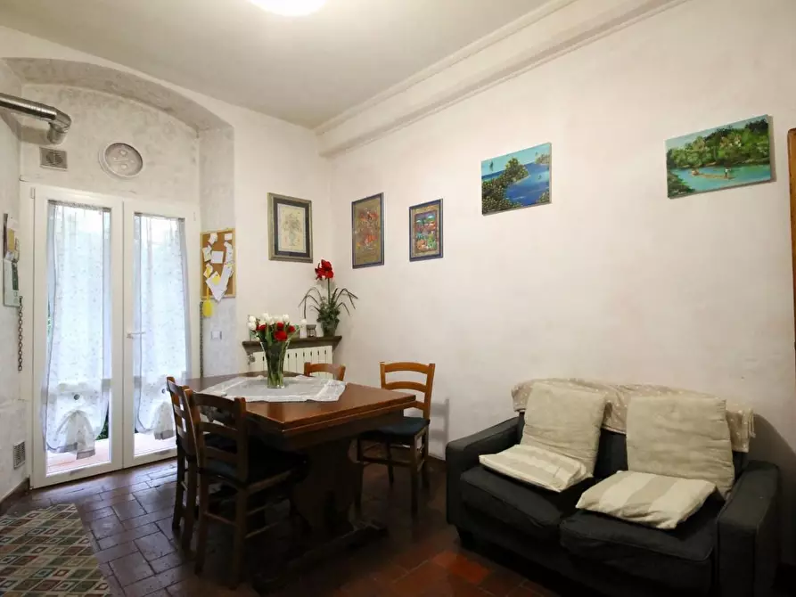 Immagine 2 di Appartamento in vendita  a Lucca