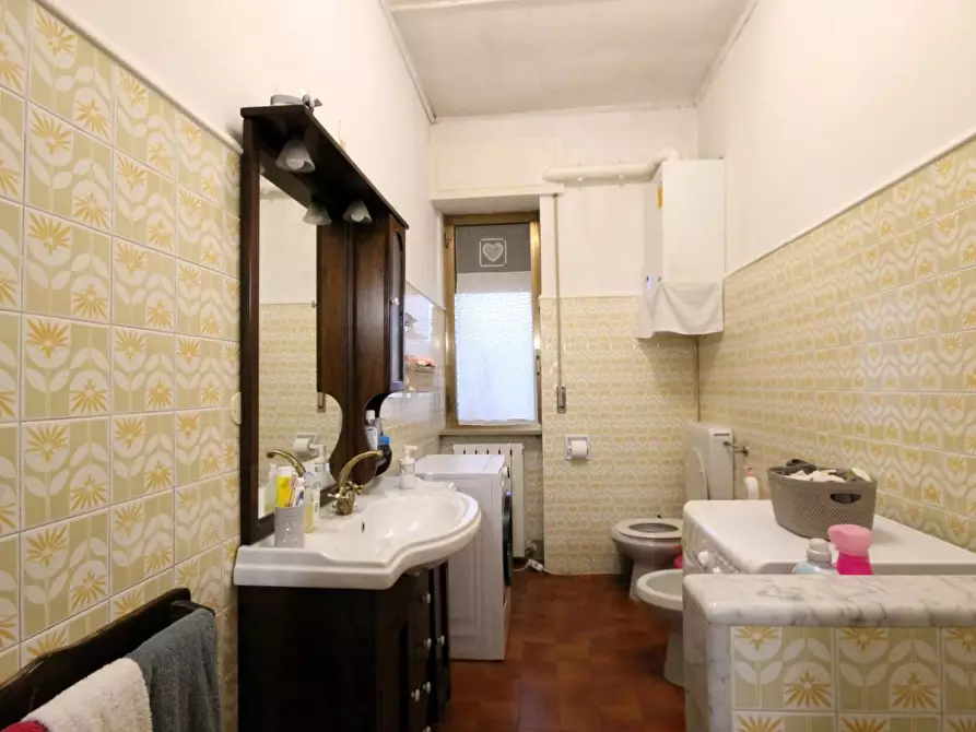 Immagine 17 di Appartamento in vendita  a Lucca