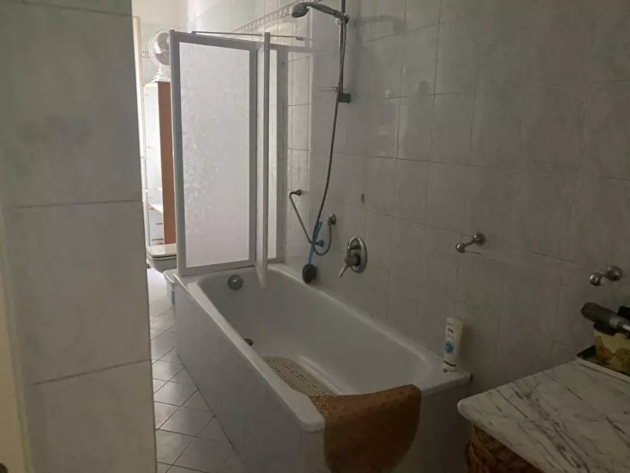 Immagine 21 di Appartamento in vendita  a Viareggio