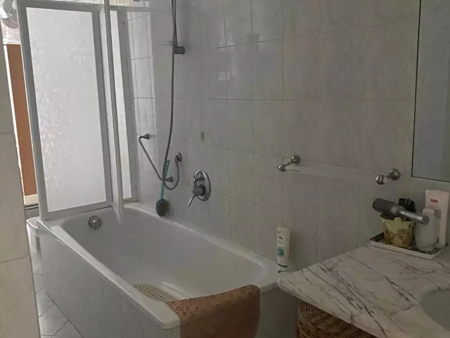 Immagine 19 di Appartamento in vendita  a Viareggio