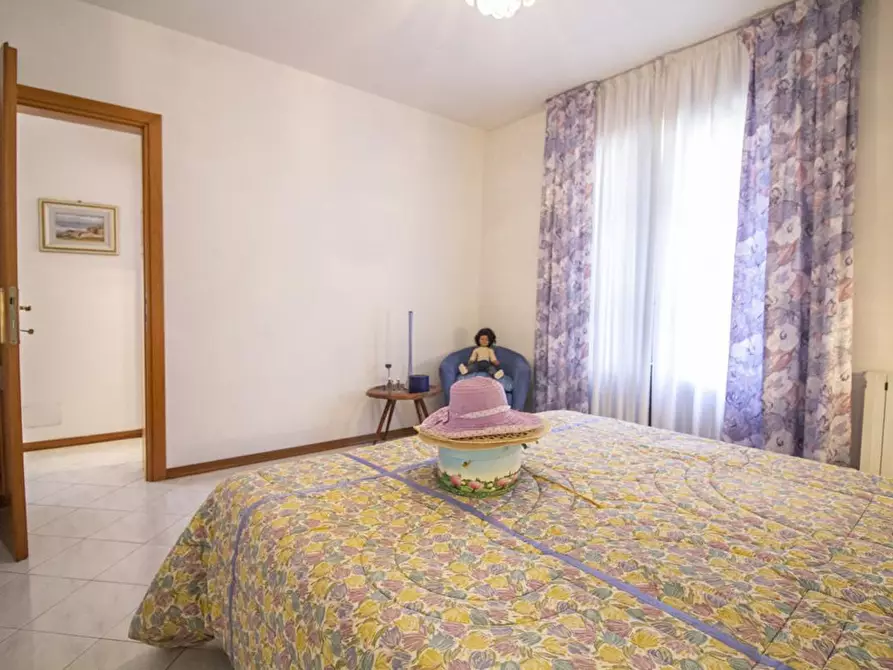 Immagine 15 di Appartamento in vendita  a Camaiore