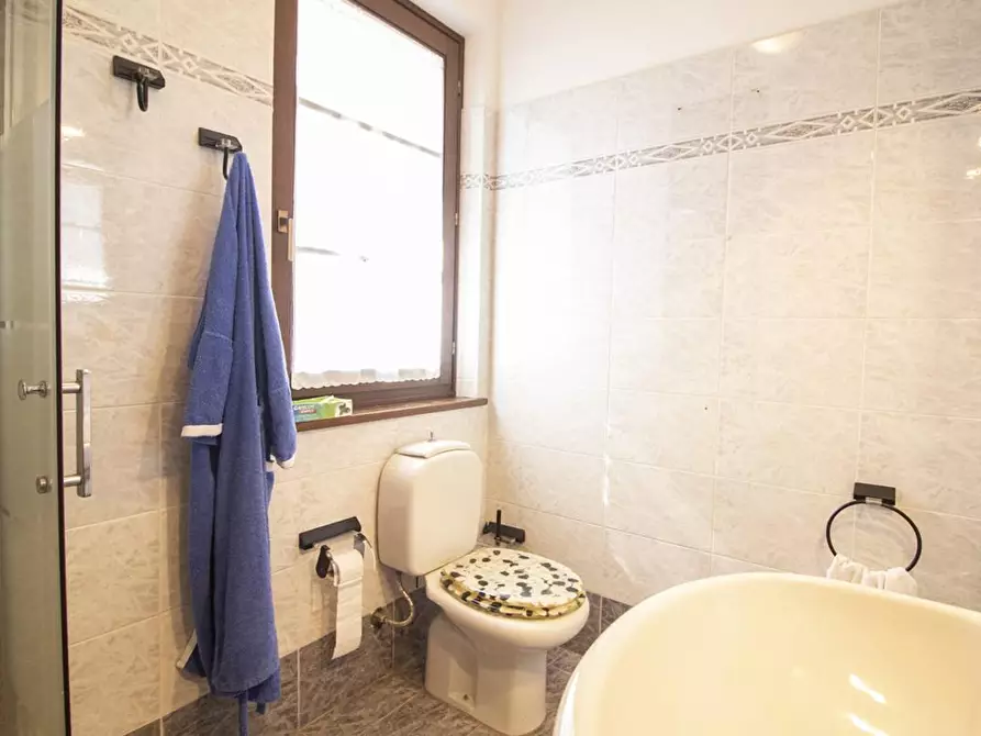 Immagine 11 di Appartamento in vendita  a Camaiore