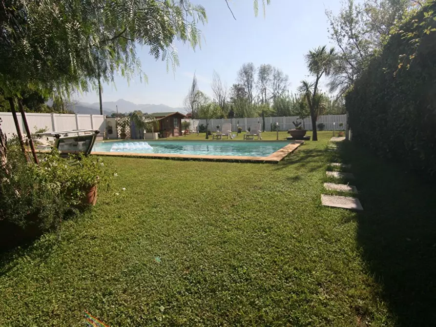 Immagine 29 di Villa in vendita  a Carrara