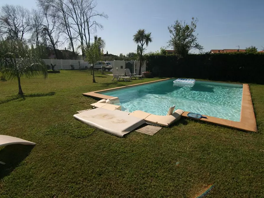 Immagine 31 di Villa in vendita  a Carrara