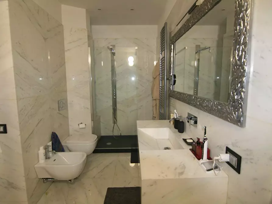 Immagine 28 di Villa in vendita  a Carrara