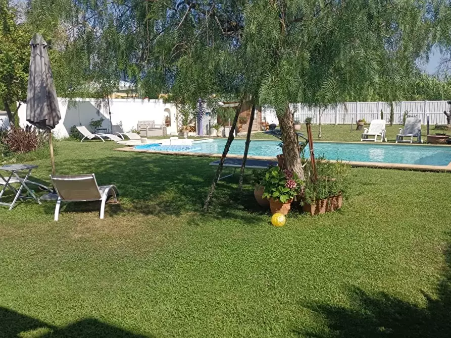 Immagine 3 di Villa in vendita  a Carrara