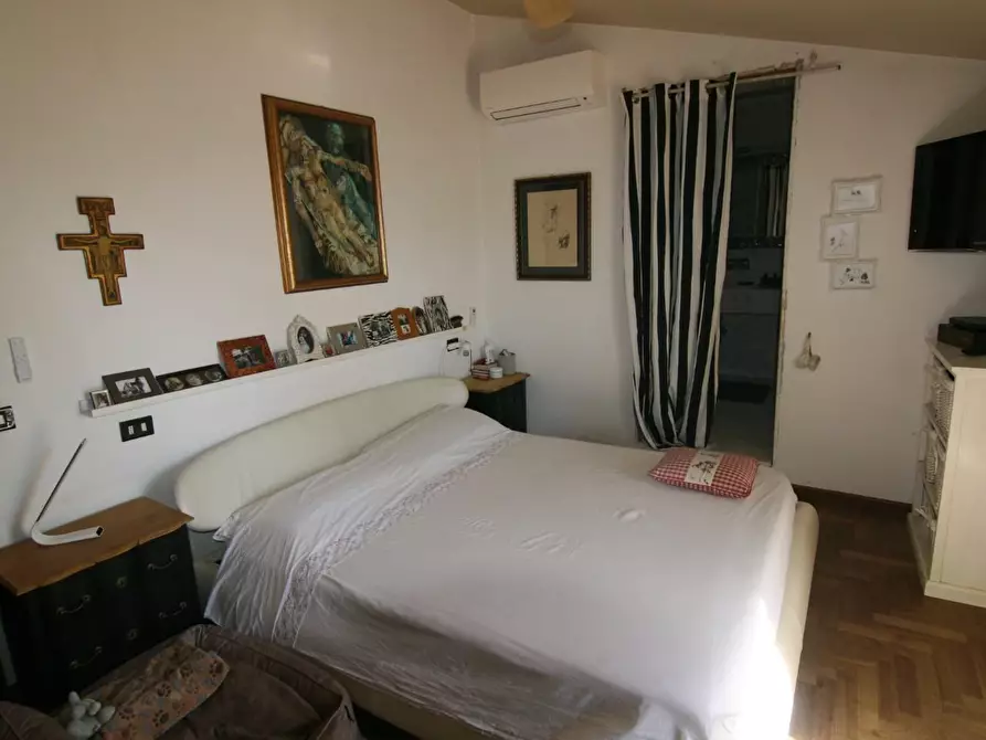 Immagine 23 di Villa in vendita  a Carrara