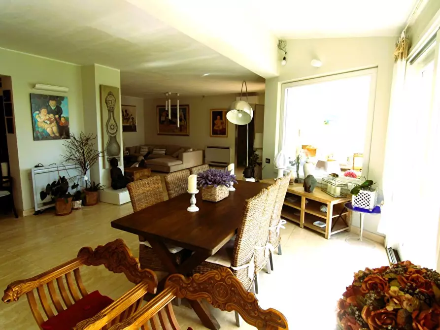 Immagine 12 di Villa in vendita  a Carrara