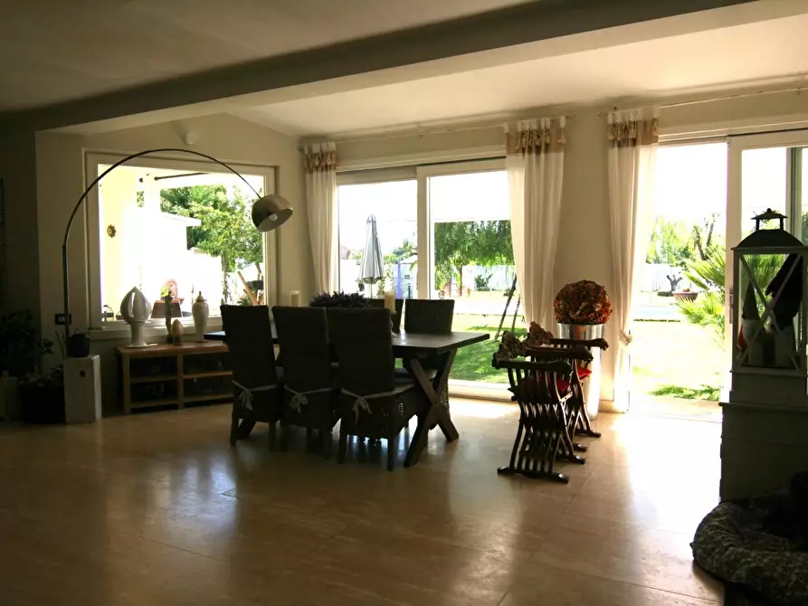 Immagine 5 di Villa in vendita  a Carrara