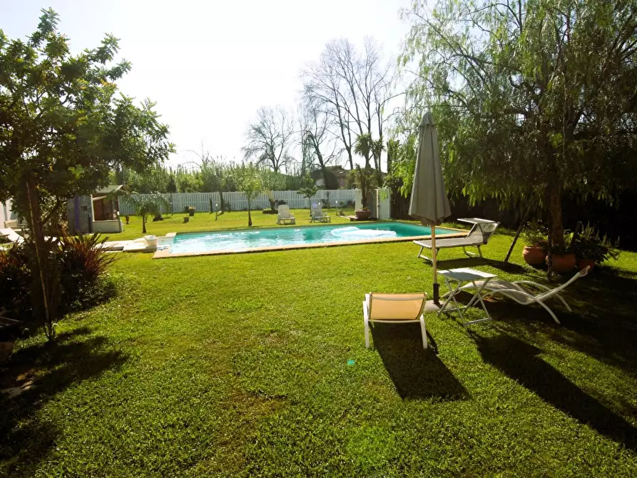 Immagine 4 di Villa in vendita  a Carrara