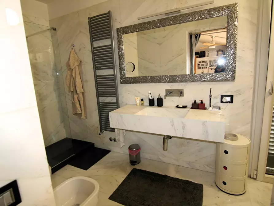 Immagine 26 di Villa in vendita  a Carrara