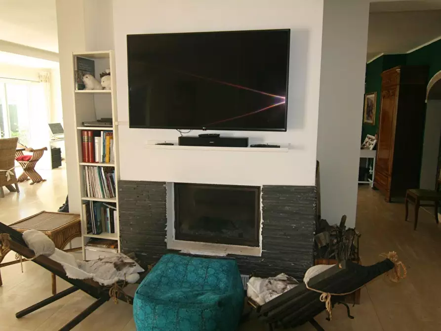 Immagine 17 di Villa in vendita  a Carrara