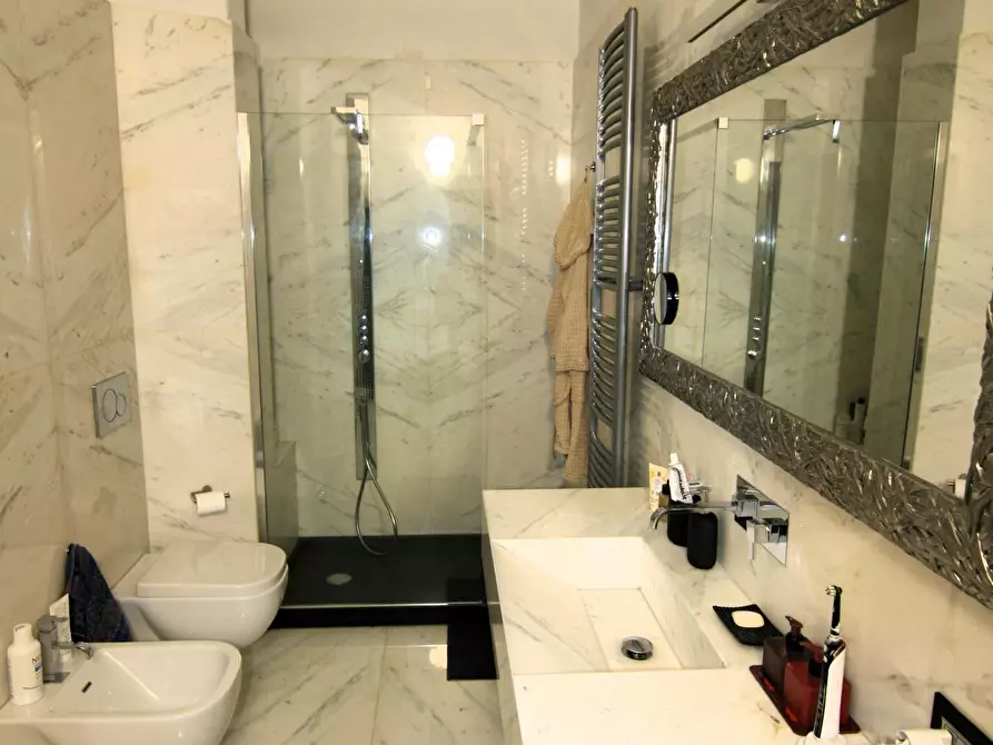 Immagine 27 di Villa in vendita  a Carrara