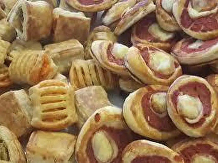 Immagine 29 di Locale commerciale in vendita  a Livorno