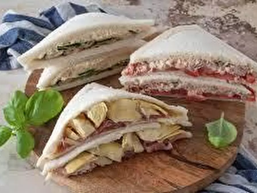 Immagine 23 di Locale commerciale in vendita  a Livorno