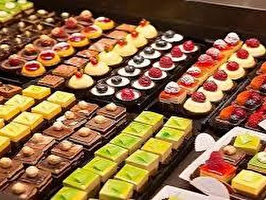 Immagine 15 di Locale commerciale in vendita  a Livorno