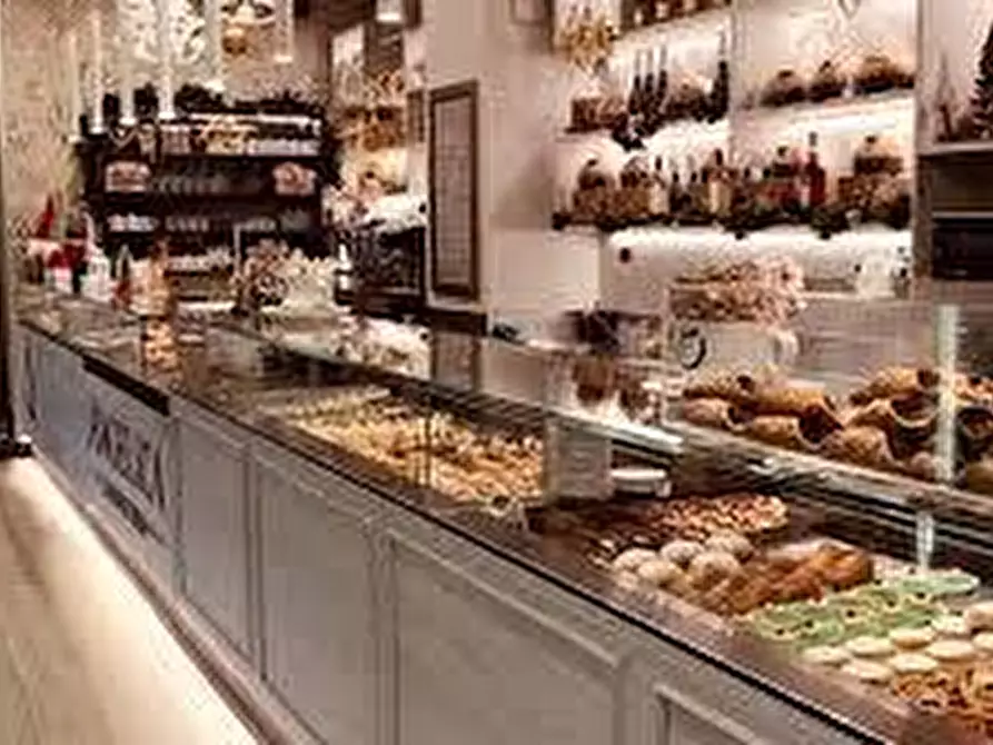 Immagine 19 di Locale commerciale in vendita  a Livorno