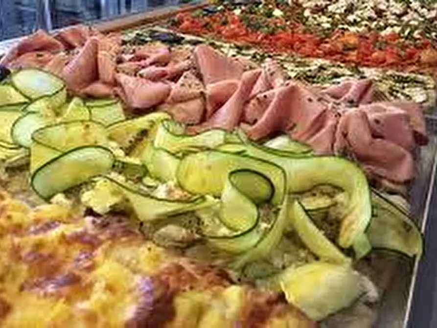 Immagine 31 di Locale commerciale in vendita  a Livorno