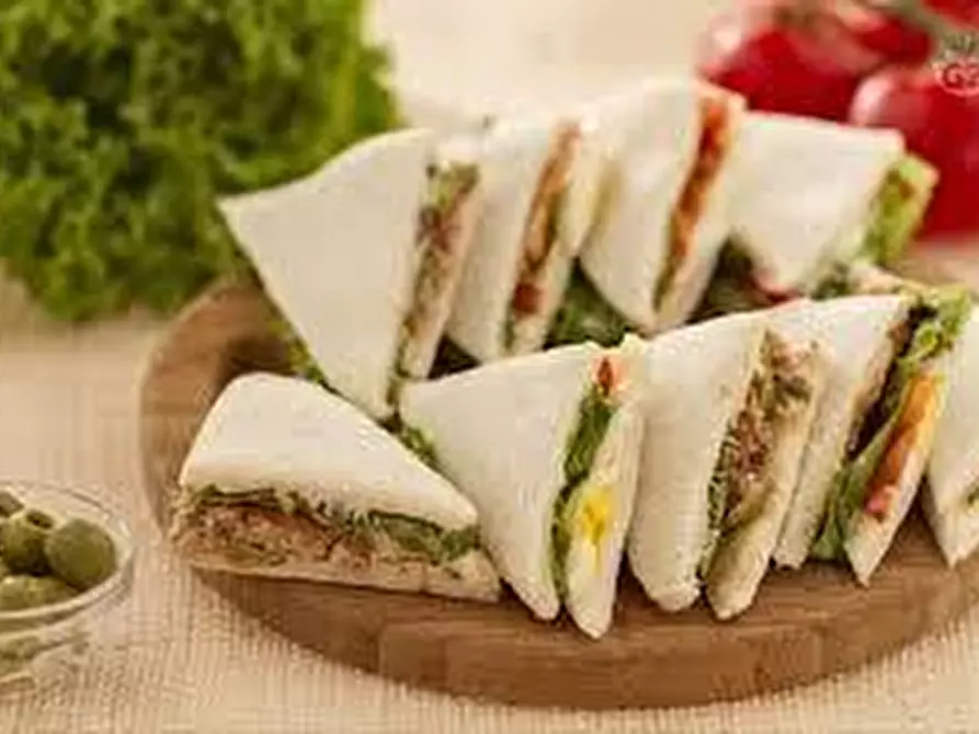 Immagine 25 di Locale commerciale in vendita  a Livorno