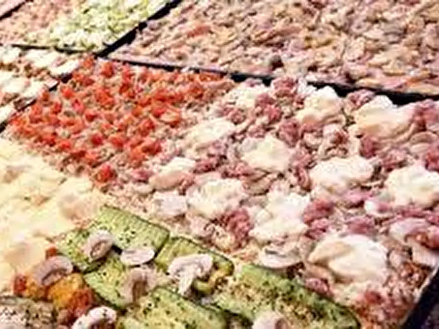 Immagine 33 di Locale commerciale in vendita  a Livorno