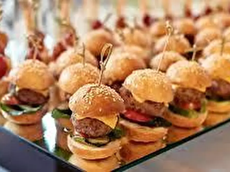 Immagine 38 di Locale commerciale in vendita  a Livorno