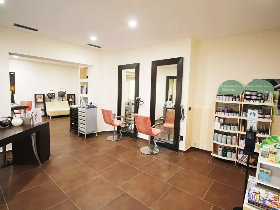 Immagine 5 di Locale commerciale in vendita  a Vinci