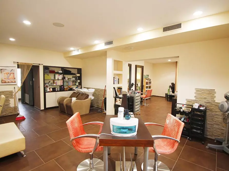 Immagine 3 di Locale commerciale in vendita  a Vinci