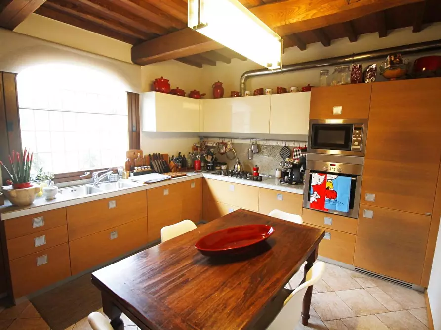 Immagine 17 di Casa colonica in vendita  a Vinci