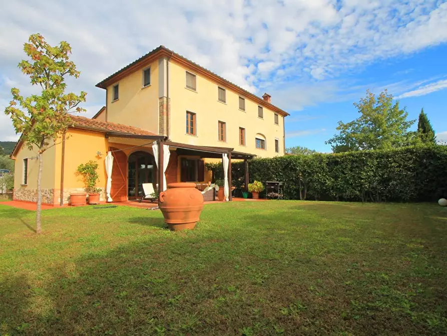 Immagine 36 di Casa colonica in vendita  a Vinci