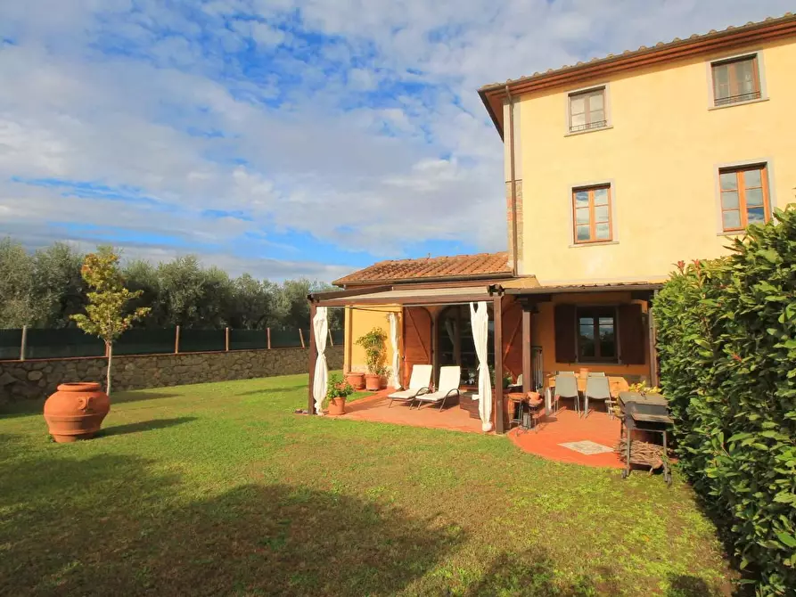 Immagine 37 di Casa colonica in vendita  a Vinci