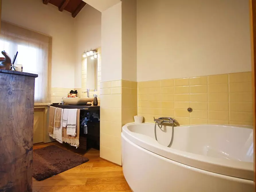 Immagine 43 di Casa colonica in vendita  a Vinci