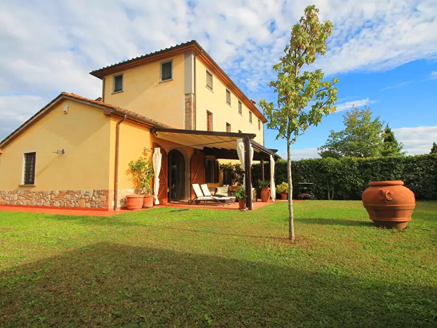 Immagine 35 di Casa colonica in vendita  a Vinci