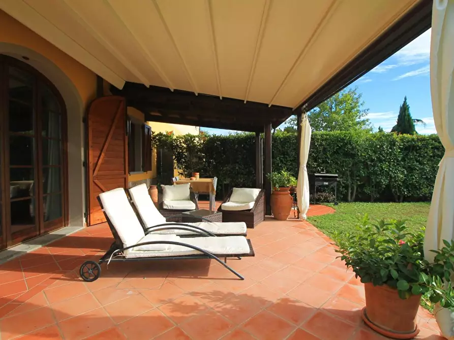 Immagine 33 di Casa colonica in vendita  a Vinci