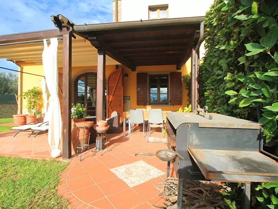 Immagine 38 di Casa colonica in vendita  a Vinci