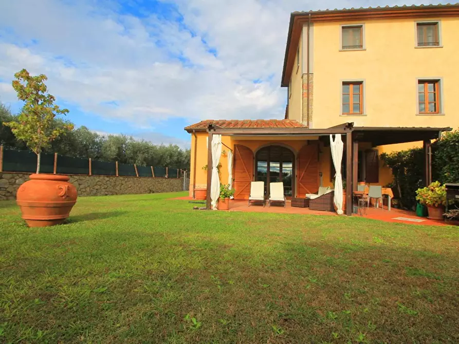 Immagine 29 di Casa colonica in vendita  a Vinci