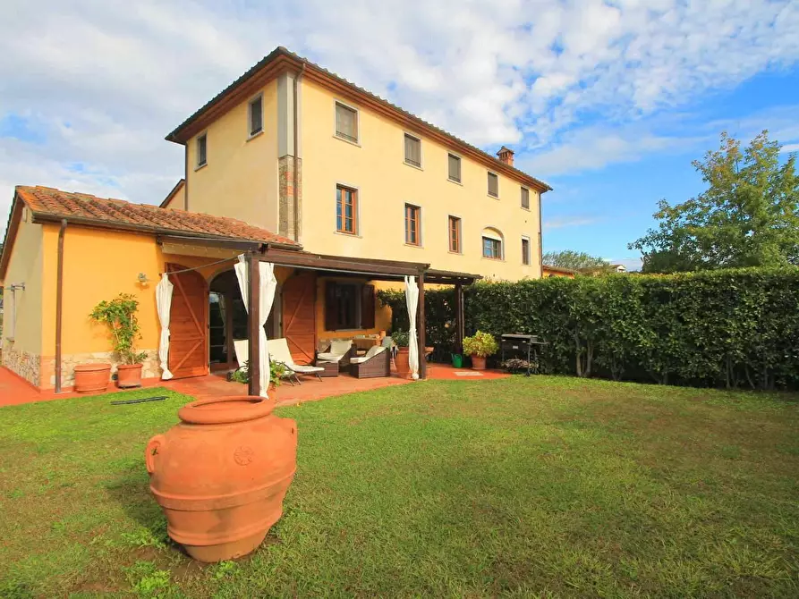 Immagine 28 di Casa colonica in vendita  a Vinci