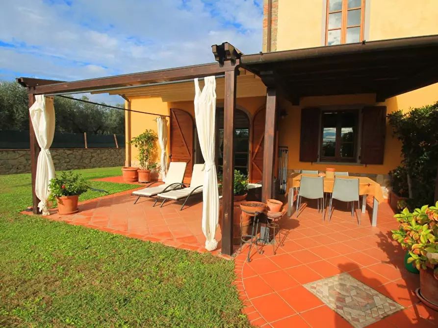 Immagine 2 di Casa colonica in vendita  a Vinci