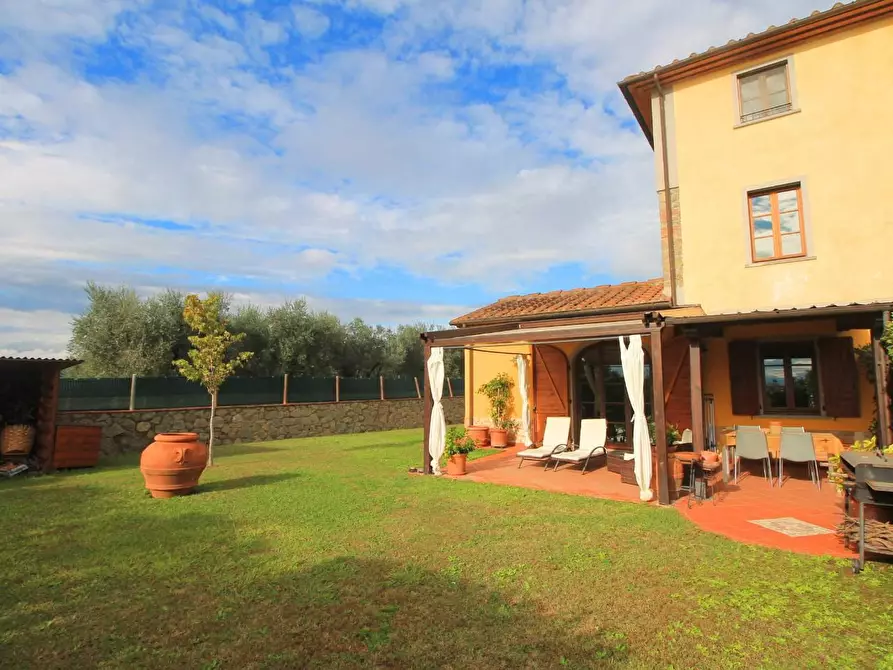 Immagine 30 di Casa colonica in vendita  a Vinci