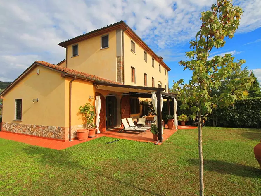 Immagine 34 di Casa colonica in vendita  a Vinci