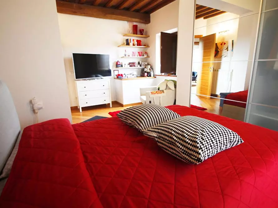 Immagine 25 di Casa colonica in vendita  a Vinci