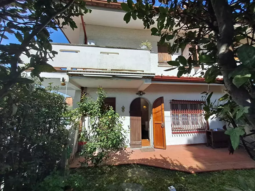 Immagine 15 di Villetta a schiera in vendita  a Massa