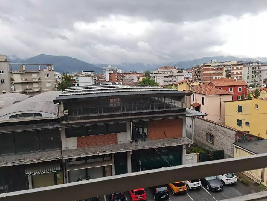 Immagine 26 di Appartamento in vendita  a Carrara